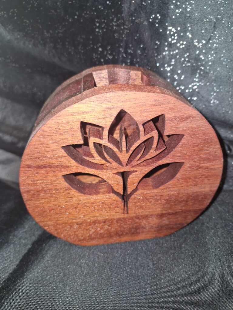 Vase en bois