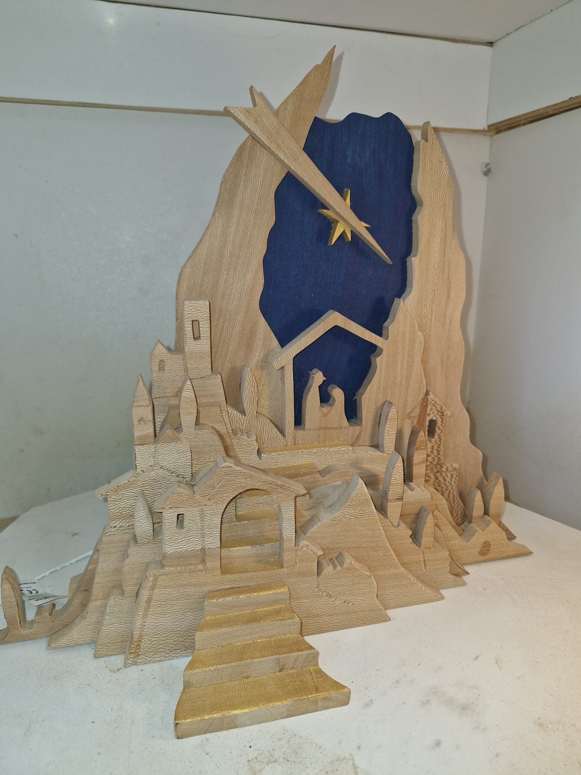 Crèche de Noël moderne multicouche 2D en chêne – Image 8