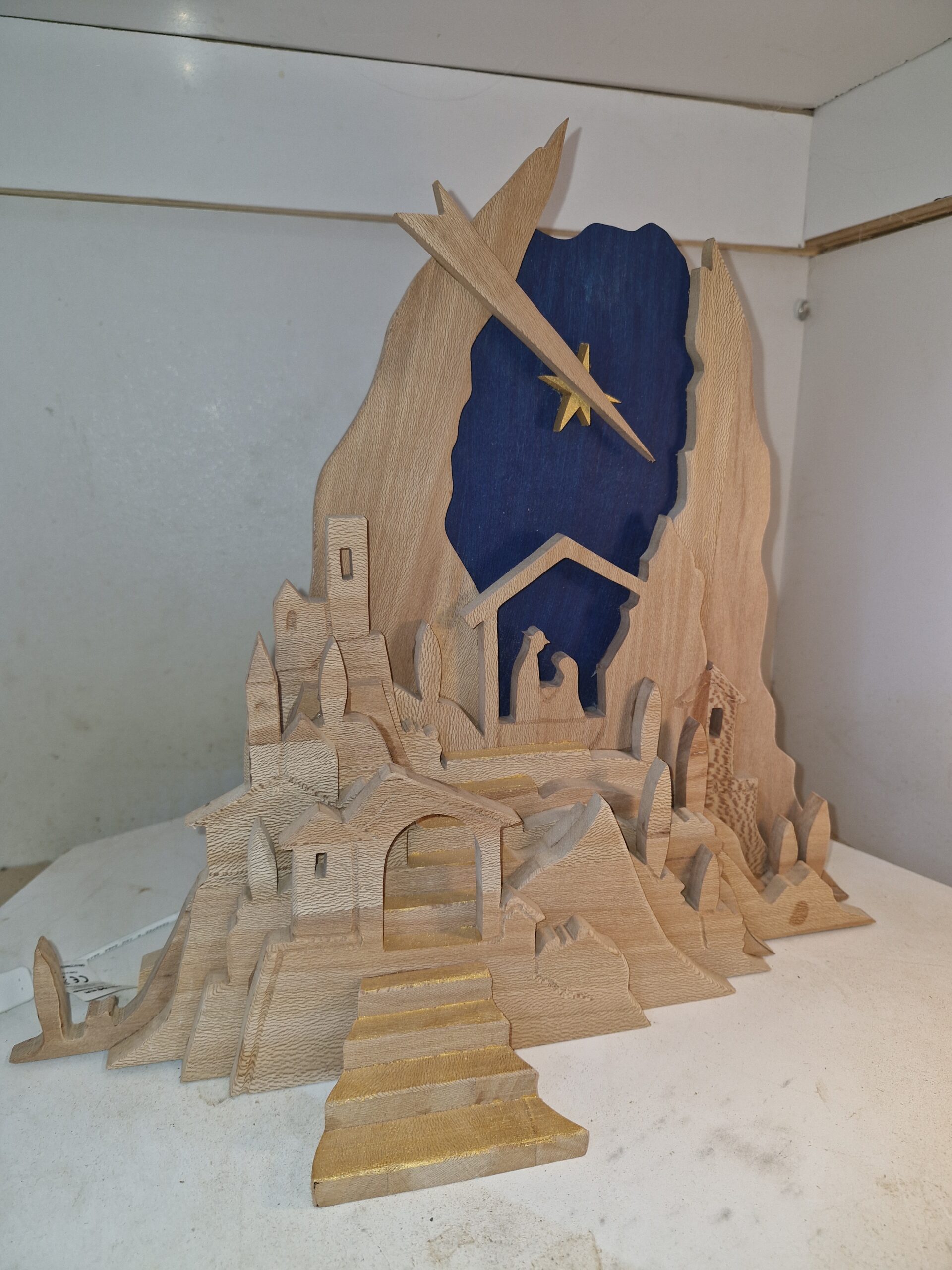 Crèche de Noël moderne multicouche 2D en chêne – Image 9