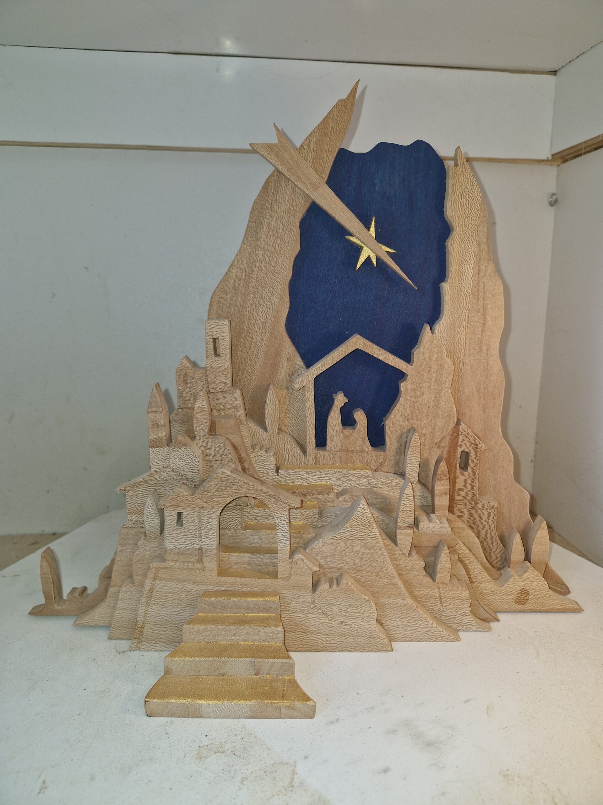 Crèche de Noël moderne multicouche 2D en chêne – Image 10