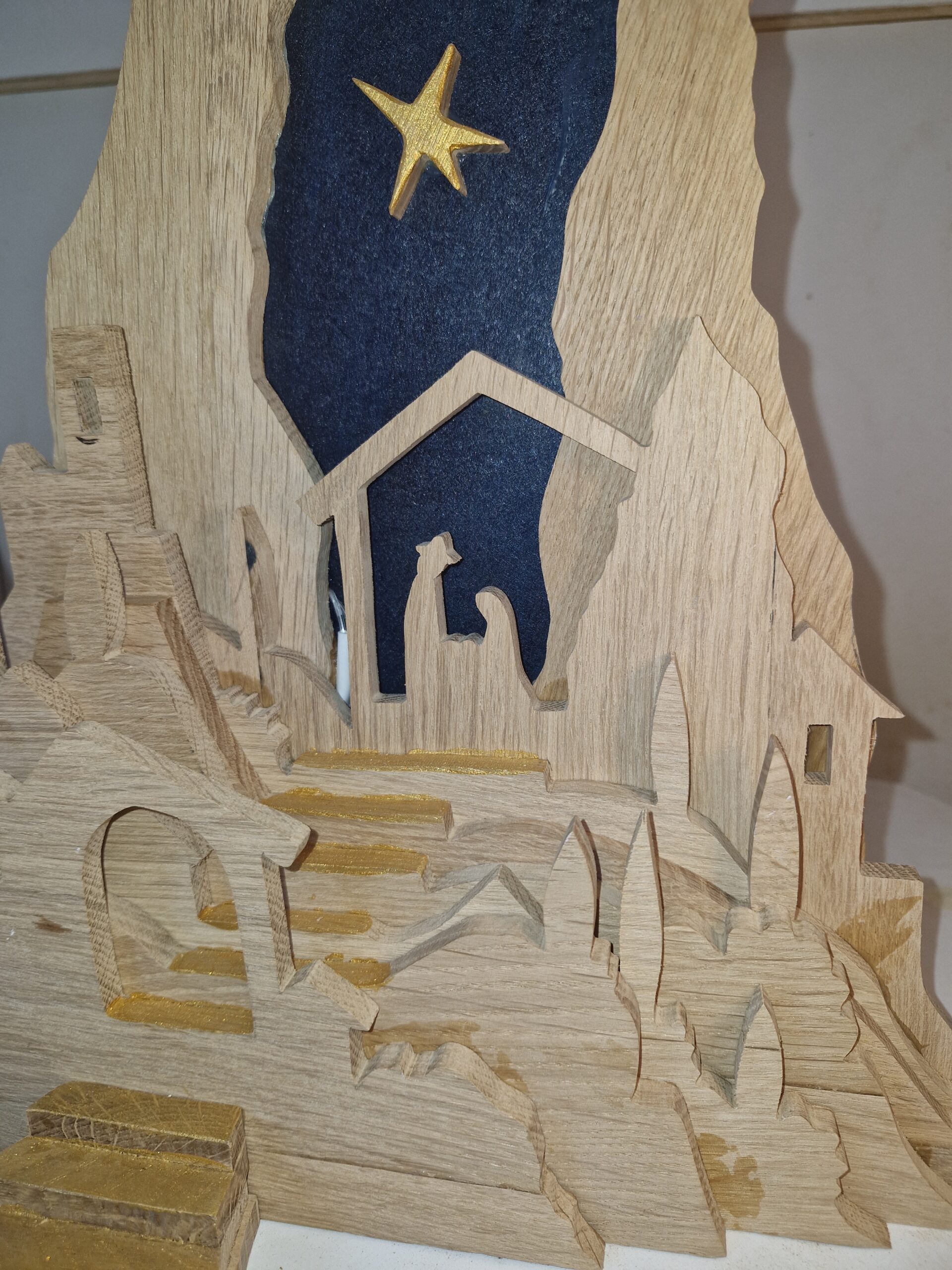 Crèche de Noël moderne multicouche 2D en chêne – Image 18