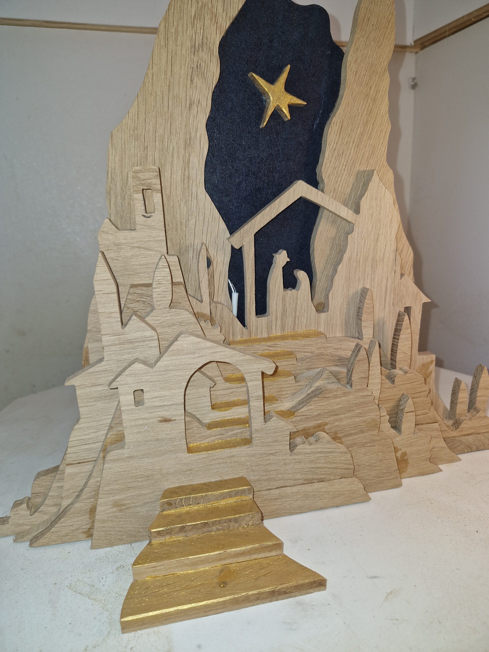 Crèche de Noël moderne multicouche 2D en chêne – Image 19