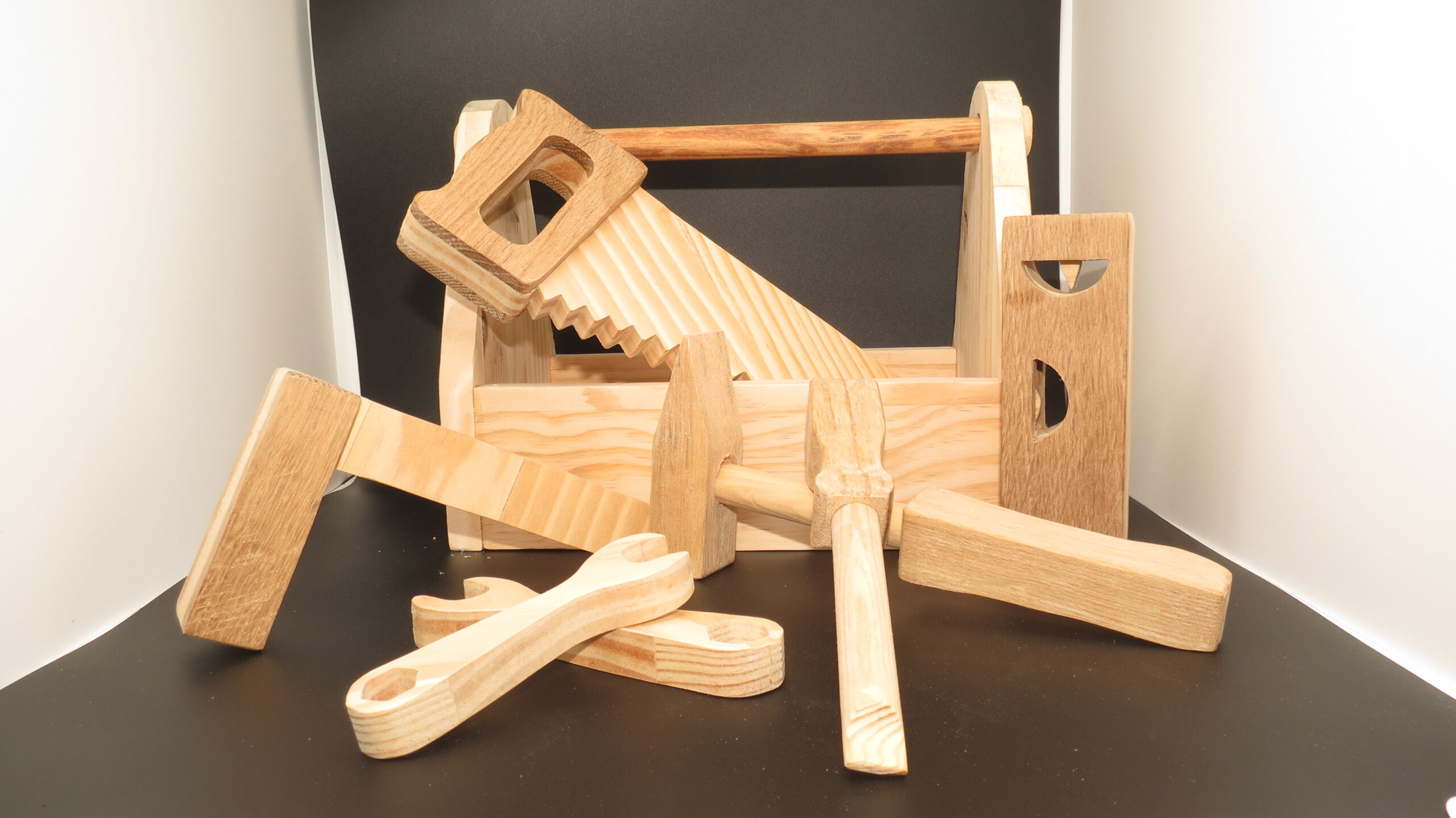 Boîte à outils en bois pour enfant – 7 outils + caisse de transport – Image 3