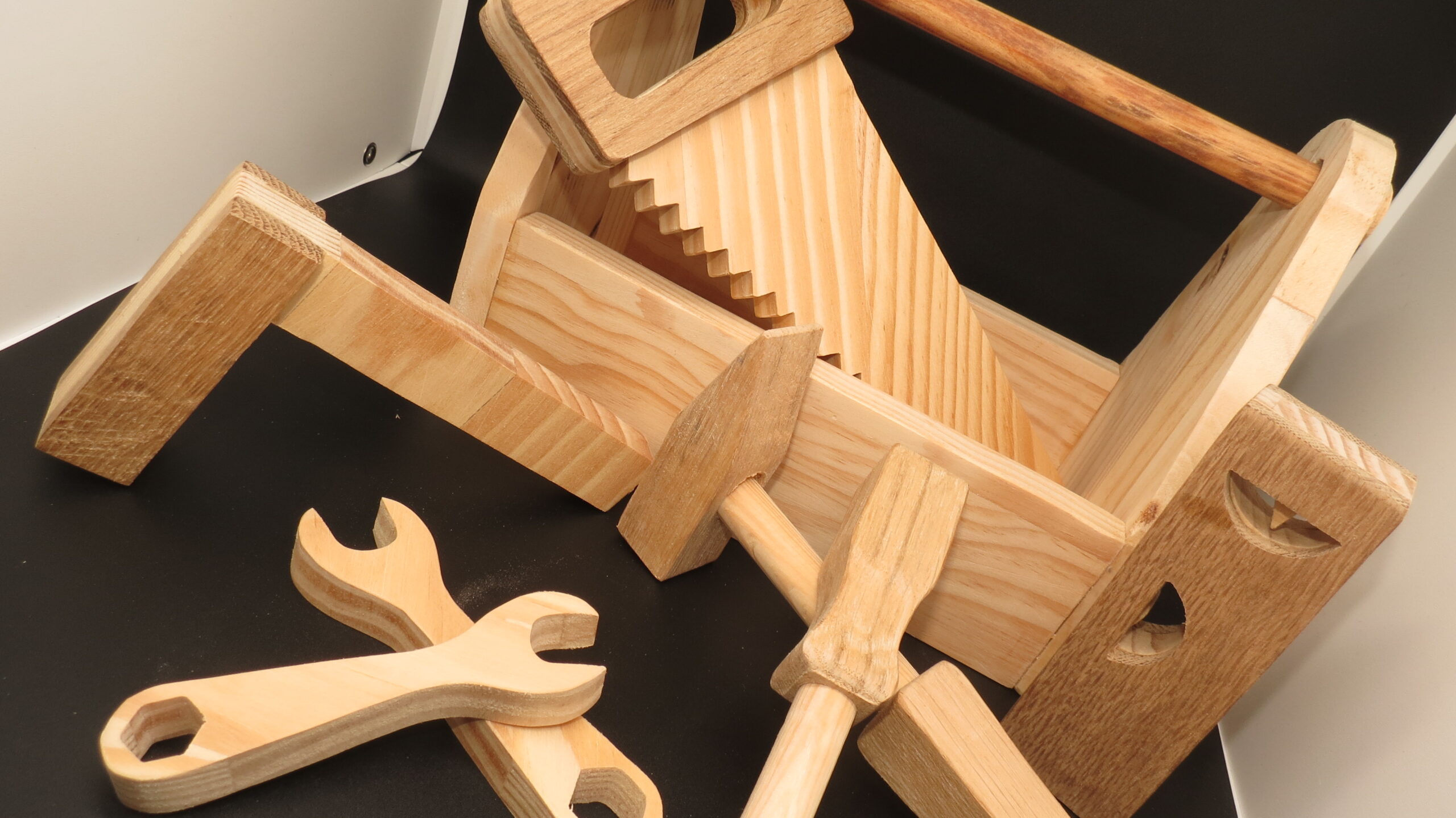 Boîte à outils en bois pour enfant – 7 outils + caisse de transport – Image 4
