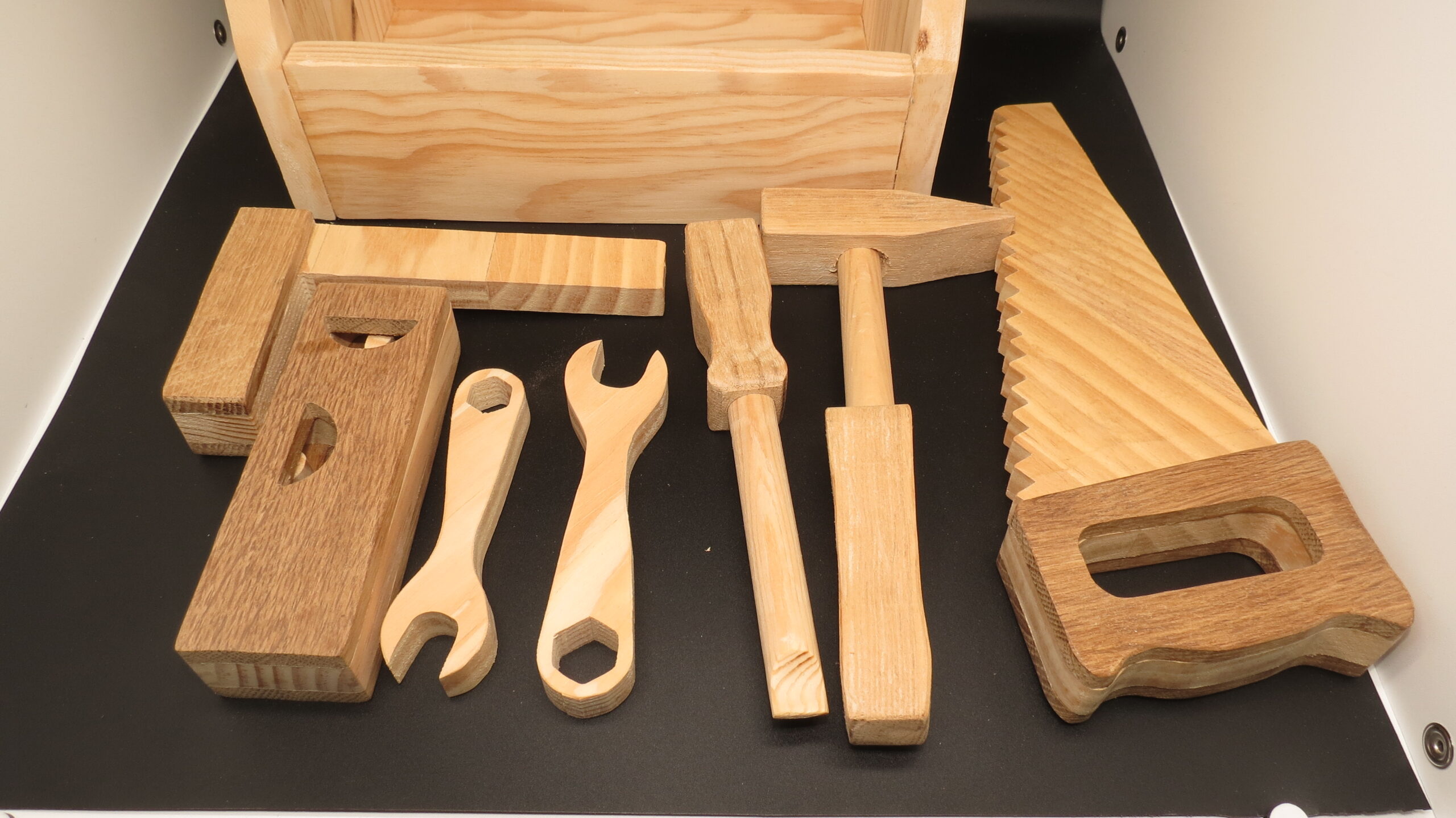 Boîte à outils en bois pour enfant – 7 outils + caisse de transport – Image 5