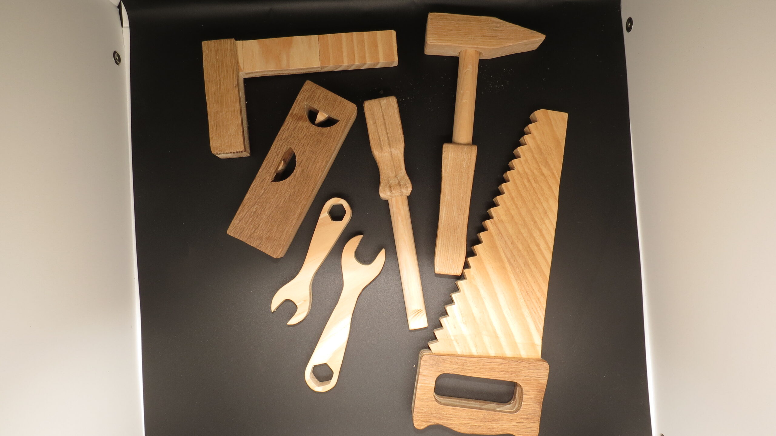Boîte à outils en bois pour enfant – 7 outils + caisse de transport – Image 8