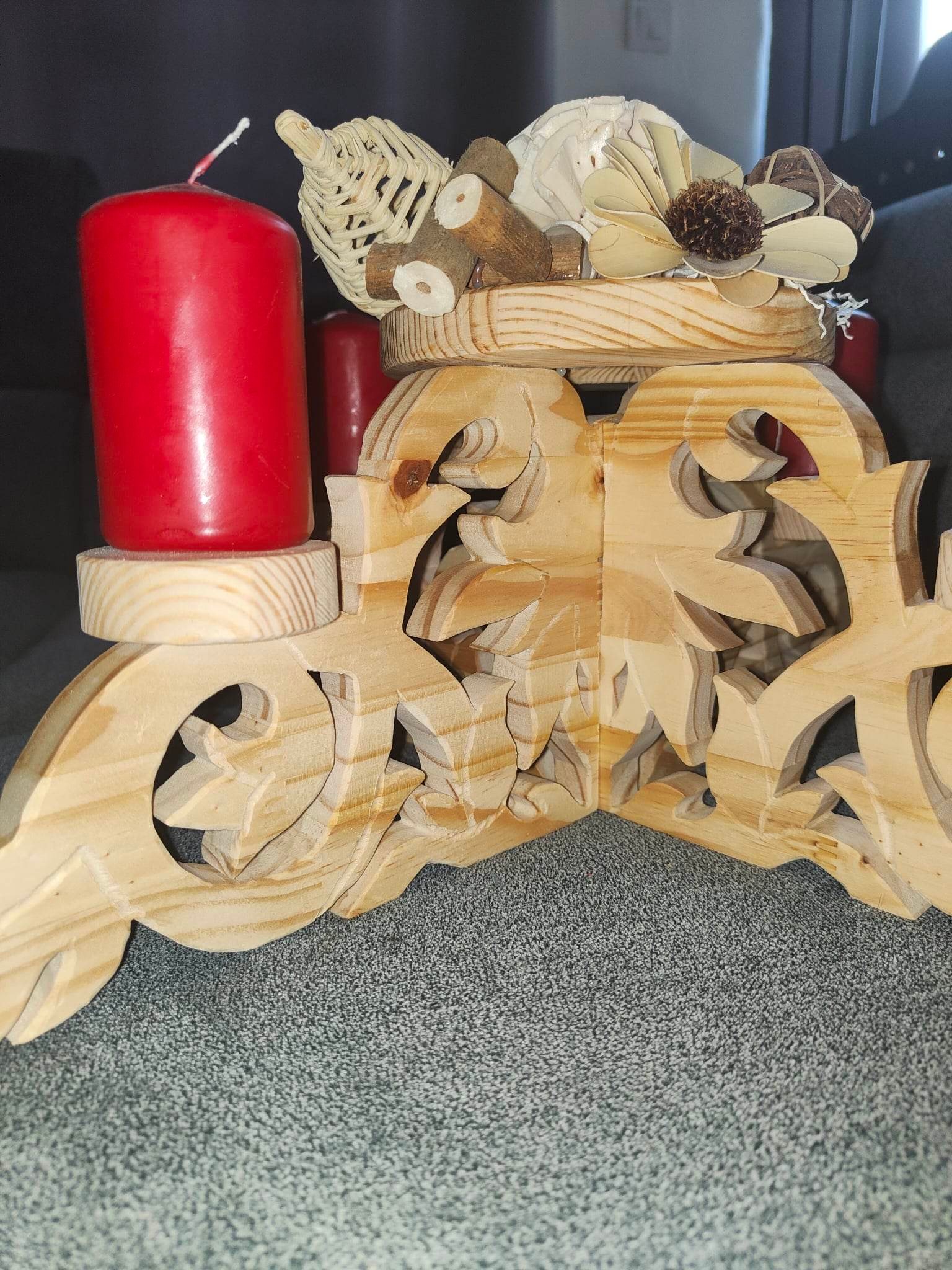Chandelier 4 branches en pin – centre décoratif saisonnier – Image 3