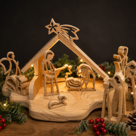 Crèche de Noël ajourée en chêne avec lumière LED